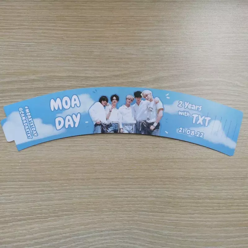 Customized product Wholesale hot paper cup sleeve kpop event custom design paper coffee cupsleeve with foil glitter reflective l