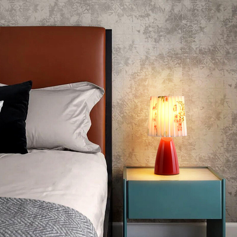 Настольная лампа в стиле «молочный коктейль», плиссированная прикроватная лампа в стиле ретро для спальни, маленькая ночная лампа в скандинавском стиле, атмосферная лампа для девочек, украшение для ночника