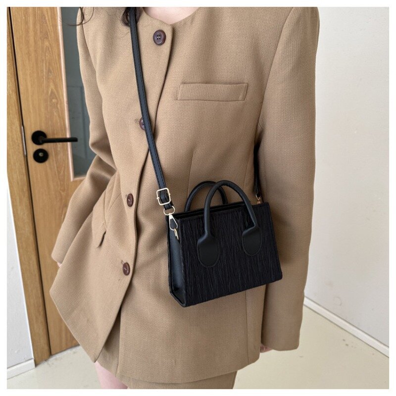 Bolsa plissada minimalista para mulheres, pequena marca de luxo, bolsa tiracolo, versão coreana, bolsa de ombro quadrada, feminina, inverno, nova