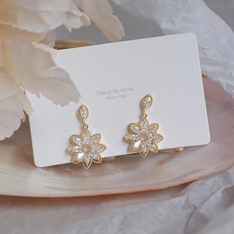 14k Real Gold Dainty Flower Brinco para Mulheres, AAA Zirconia Bling, Oco Rendas Stud, Presente de Casamento, Coreano