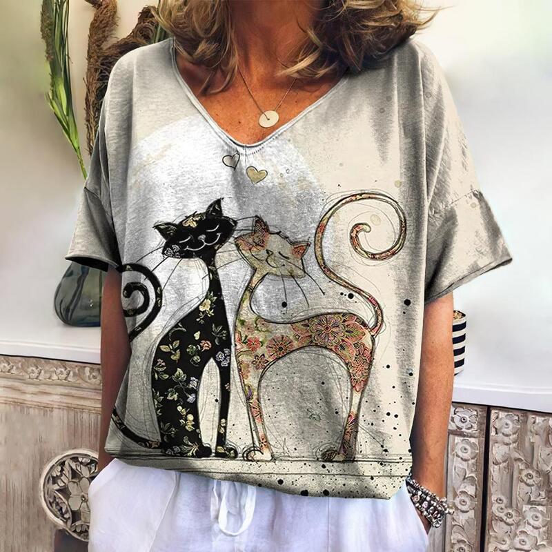 T-shirt da donna Cartoon Cat Print sciolto per il tempo libero estate manica corta con scollo a v magliette Kawaii con gatto divertente abbigliamento femminile