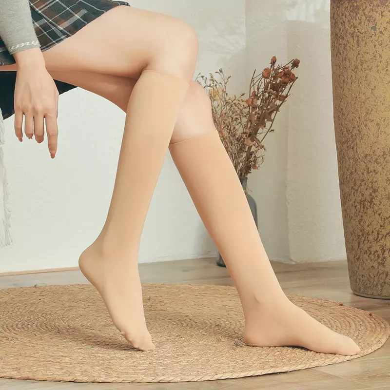 Stoking warna polos hitam dan putih kasual lucu mode seksi musim gugur dan musim dingin hangat wanita di atas lutut kaus kaki katun