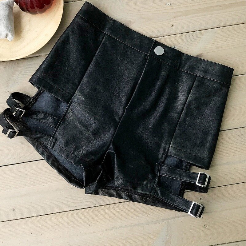 Celana pendek wanita modis musim panas kulit imitasi Hollow Out gesper logam celana pendek wanita pinggang tinggi Y2k seksi hitam PU