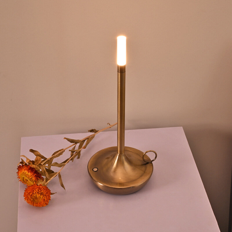 Lámpara de hierro de Metal táctil Led, lámpara de mesa de Bar, recargable por USB, dormitorio, sala de estar, lámpara de mesa decorativa