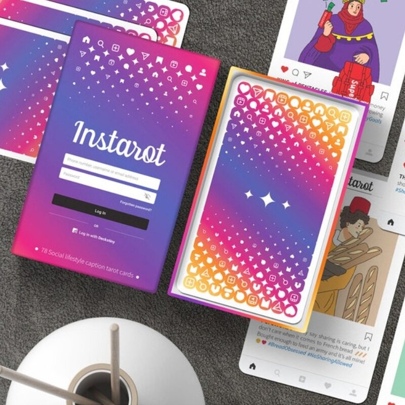InsTarot: A 78 카드 소셜 라이프 스타일 캡션 타로 데크 2.75X4.75 인치 포장 단단한 상자, 반짝이는 보라색 도금 가장자리, 12*7cm