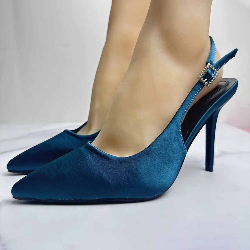 Sepatu wanita baru 2024 hak tinggi temperamen Prancis warna Retro Niche biru modis dengan sandal runcing.