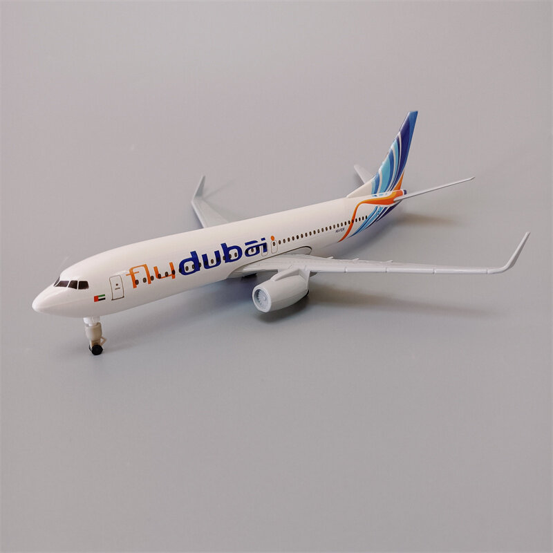 Dububaiはb737飛行機モデル、金属合金、エアフライフライト、ダイキャスト航空機、ホイール付きモデル、ギア、20cm