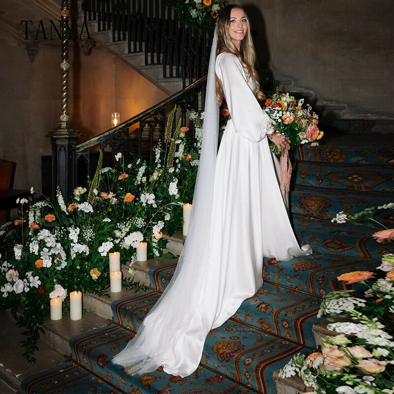 Женское атласное свадебное платье с длинным рукавом, V-образным вырезом и открытой спиной
