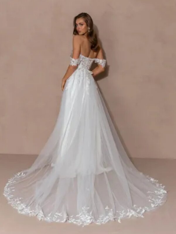 Gaun pernikahan klasik garis A Tulle dengan sayang bahu terbuka dengan Applique renda tanpa lengan dengan gaun ekor gaun pengantin