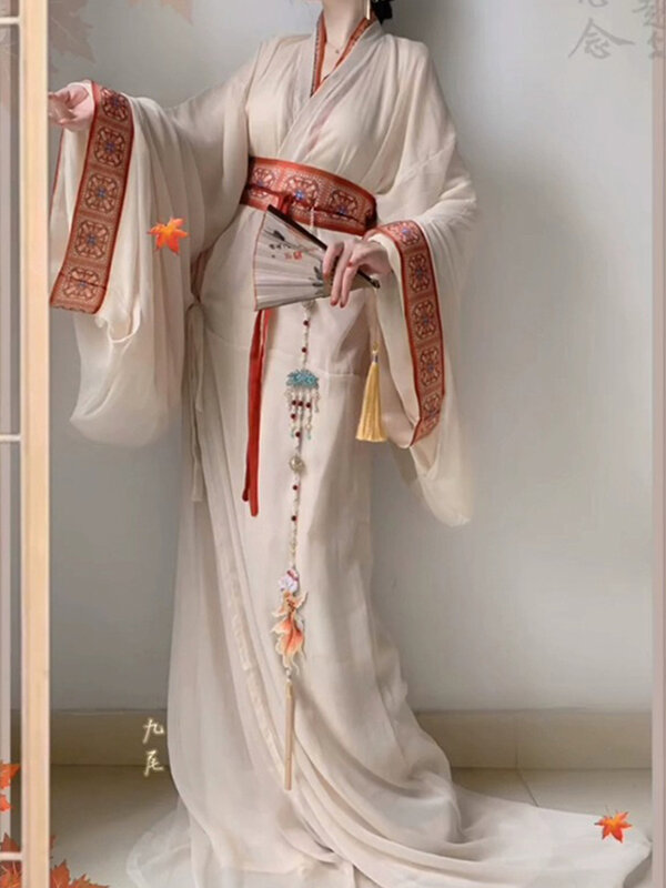 Hanfu เสื้อคลุมประจำสงครามสตรีที่ได้รับการบูรณะด้วยรถไฟเทลด์ตรงฤดูใบไม้ผลิและฤดูใบไม้ร่วงขนาดใหญ่และงดงาม