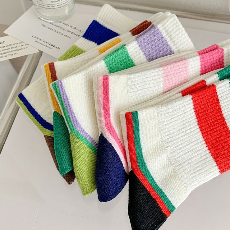 Medias de algodón que combinan con el Color para mujer, calcetines deportivos de tubo medio para ocio, absorben el sudor, transpirables y amigables con la piel