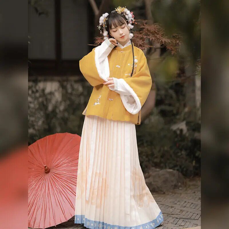 女性のための伝統的な中国の漢服のドレス,花の刺繍が施された服のセット,新しい年と秋のコレクション2023