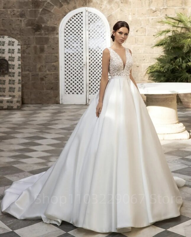 Luxury Button Sweep Train Satin Wedding Dress V-Neck Lace Appliques  Bridal Gown Robes De Mariée Grande Taille Свадебное платье