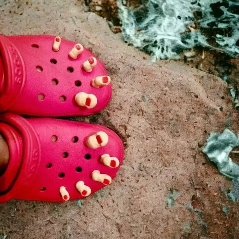 ชุดเครื่องรางเท้าตลก5ชิ้นสำหรับอุปกรณ์เสริม Crocs ตลกปล่อยนิ้วเท้าของคุณเป็นของขวัญสำหรับเพื่อน
