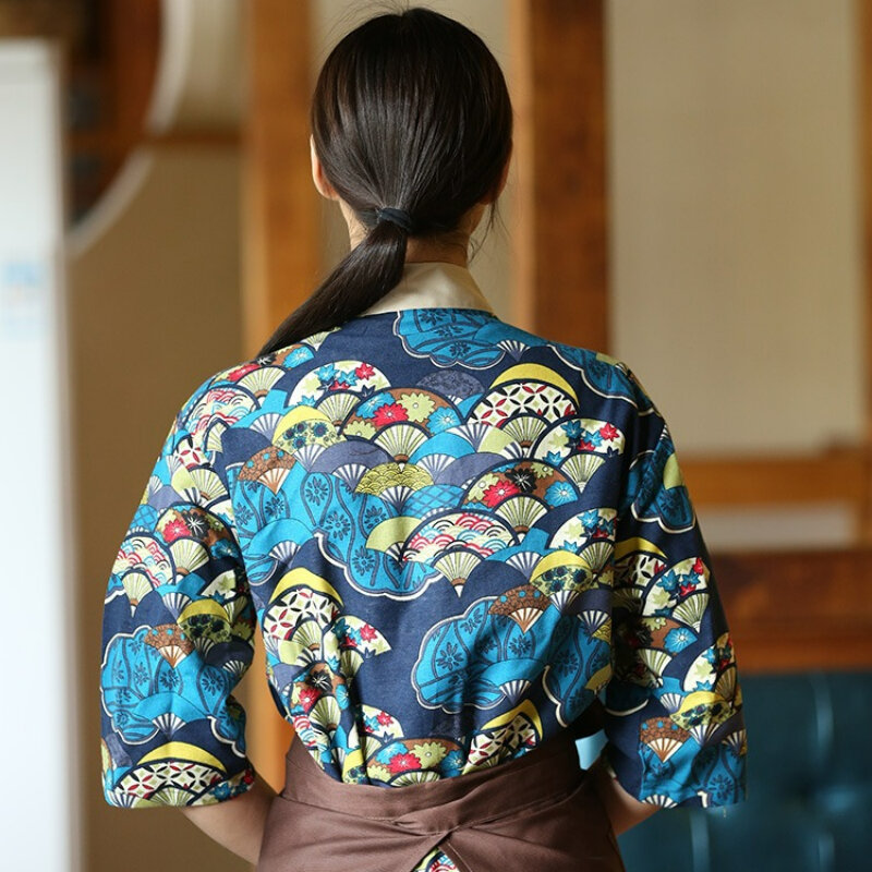 男性と女性のためのスタイリッシュな日本の寿司のユニフォーム、レストラン、ウェイター、イヤリングのための着物