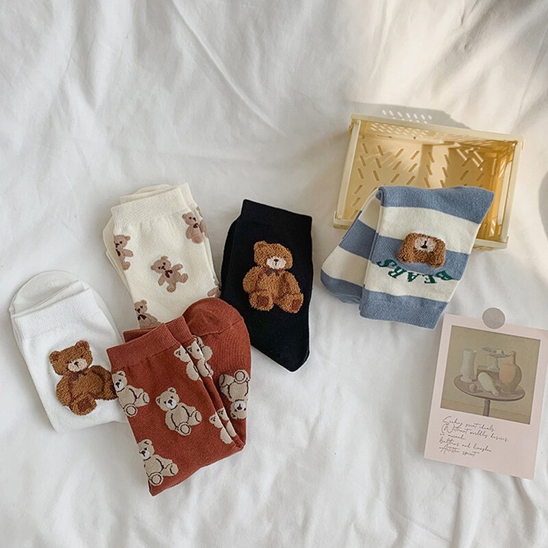 Calcetines creativos de oso marrón para mujer, medias de tubo medio, calcetines japoneses lindos, pequeños y frescos, calcetines de estudiante salvaje, otoño e invierno, nuevos