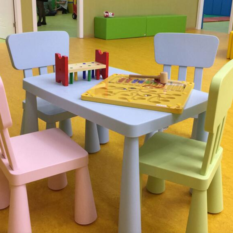 Tables et chaises pour enfants, avec table rectangulaire épaisse