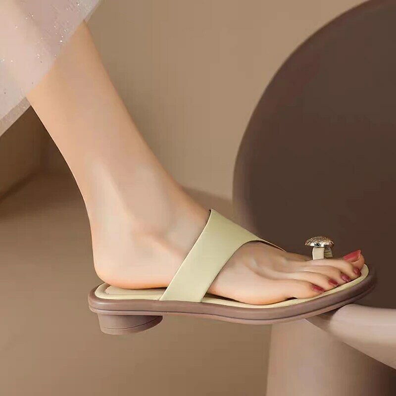 Zapatillas modernas para mujer, zapatos de tacón redondo con punta cuadrada, sandalias de cuero de lujo, chanclas con punta de Clip, 2024