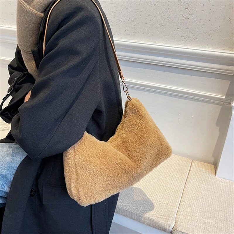 Pluszowe torby na ramię dla kobiet luksusowy projektant miękkie zimowe damska kopertówka torebka śliczne modne damskie imprezowe torby pod pachami