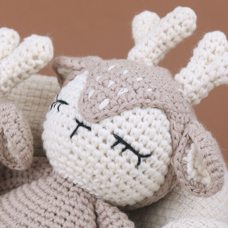 Bambola all'uncinetto per bambino Animazione fatta a mano lavorata a maglia cervo addormentato simpatico animale