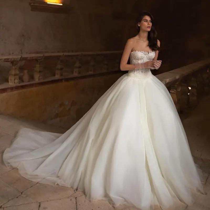 ชุดแต่งงานที่มีสไตล์และสง่างามไร้สายคอเสื้อชุดเจ้าสาวแขนกุดเซ็กซี่ A line Tulle Sweep vestido de nonia
