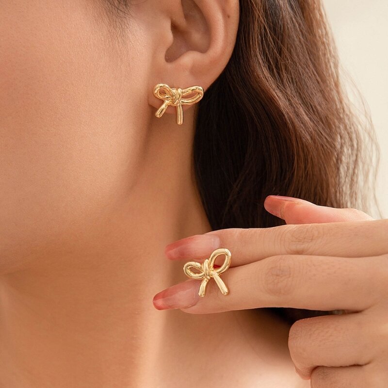 Chique boogvormige oorbellen Gouden strikknoop Earring Kleine eenvoudige strikoorbellen