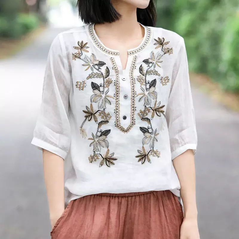 Рубашка женская однотонная с вышивкой, модная блузка с V-образным вырезом, свободная повседневная сорочка с полурукавами в винтажном стиле, на лето
