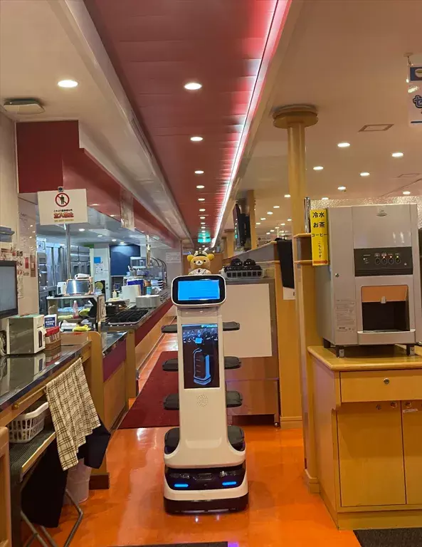 2023 nuovo Robot di servizio di consegna di arrivo con il cameriere del Robot del grande schermo per la consegna intelligente del ristorante