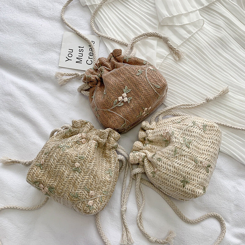 女性のための花柄の刺繍が施された小さな手織りのバッグ,レースのクロスオーバーショルダーバッグ,旅行に最適