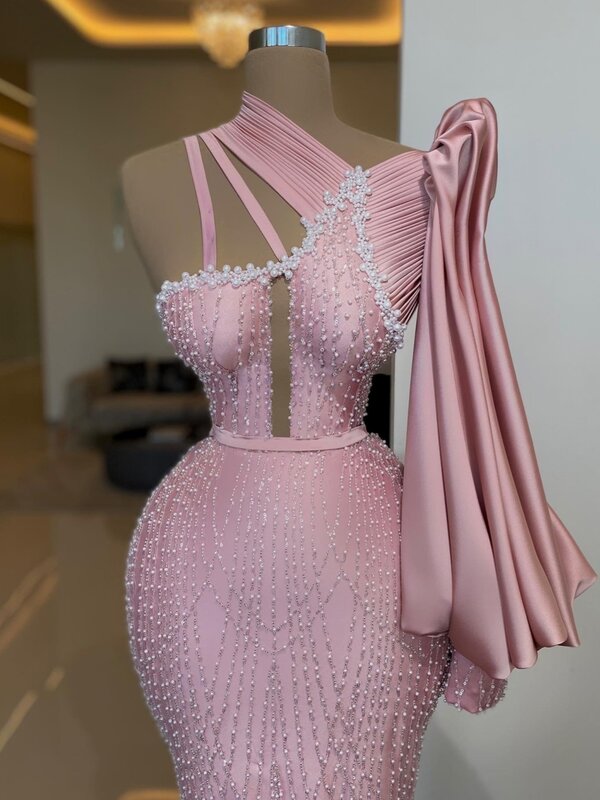 スパンコールと真珠,スパンコール,カクテルドレス,高級ピンクの豪華なイブニングドレスの非対称の裸の肩のストレートロングドレス