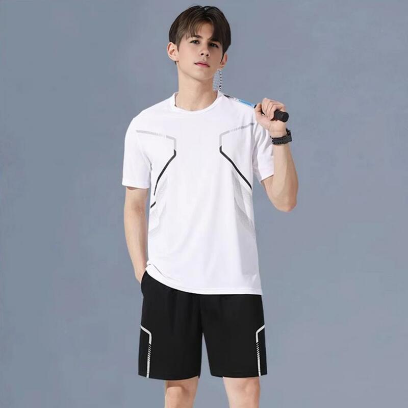ชุดกีฬาใส่สบายชุดกีฬาสำหรับผู้ชายชุดกีฬาแบบลำลองคอกลมเสื้อยืดขากว้างกางเกงขาสั้นลายทางพิมพ์ลาย