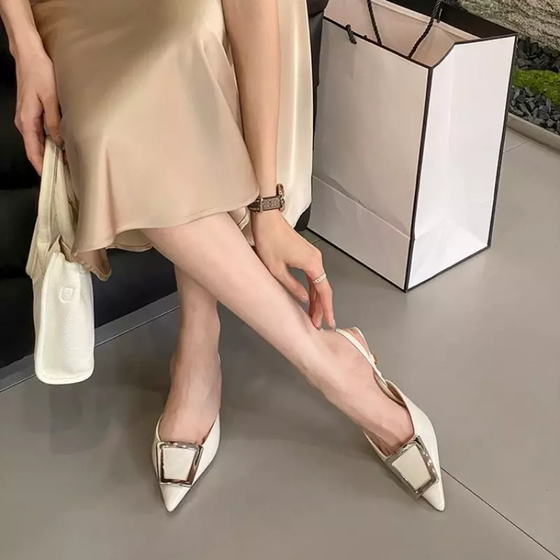 2024 musim panas mode desainer ujung runcing sandal wanita elegan logam gesper sepatu wanita luar ruangan gaun sandal hak tinggi