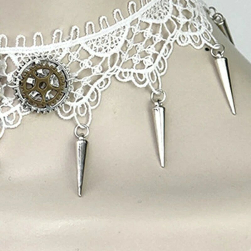 Halskette mit Spitzenkragen neuen Stil viktorianischen Stil mit dekorativen Nieten und Zahnrädern