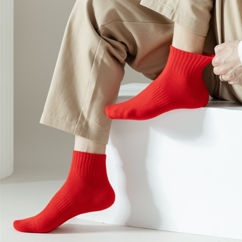 Calzini rossi calzini da uomo di capodanno calze Festive a tubo medio per uomo calzino per feste di natale morbido e confortevole traspirante assorbe il sudore