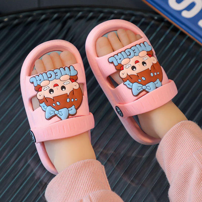 Sandalias sandali per bambini dei cartoni animati 2024 estate nuove pantofole antiscivolo per ragazza suola morbida scarpe da casa per ragazzo scarpe per bambini Zapatos niina