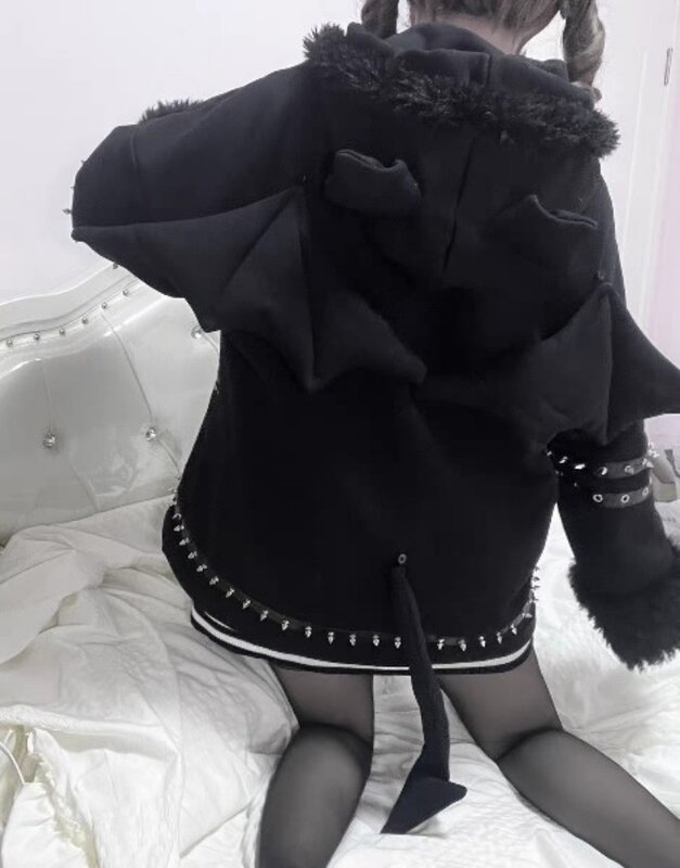Осенне-зимняя утепленная толстовка в стиле панк с заклепками «летучая мышь» с бархатной подкладкой парки с длинным рукавом женская модель на молнии