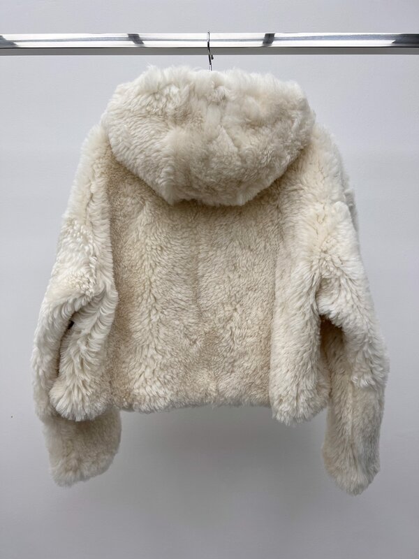 Piel caliente con capucha para mujer, diseño de alta calidad, temperamento de moda, adelgazamiento, suave y cómodo, nuevo, invierno, 2023