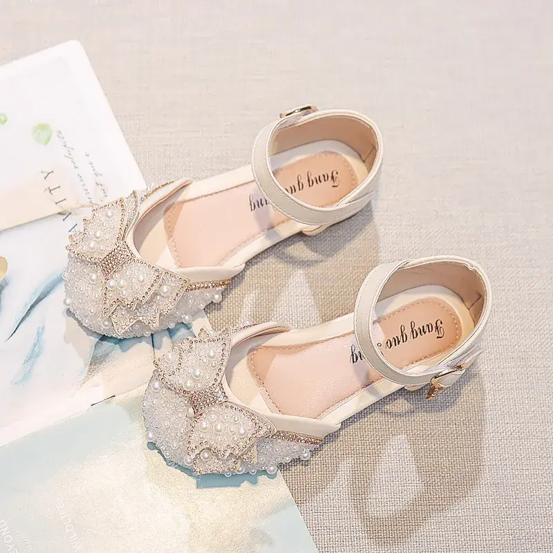 2024 nuova estate ragazze sandali carino fiocco perla paillettes bambini scarpe da principessa suola morbida tacchi piatti scarpe da ballo H785