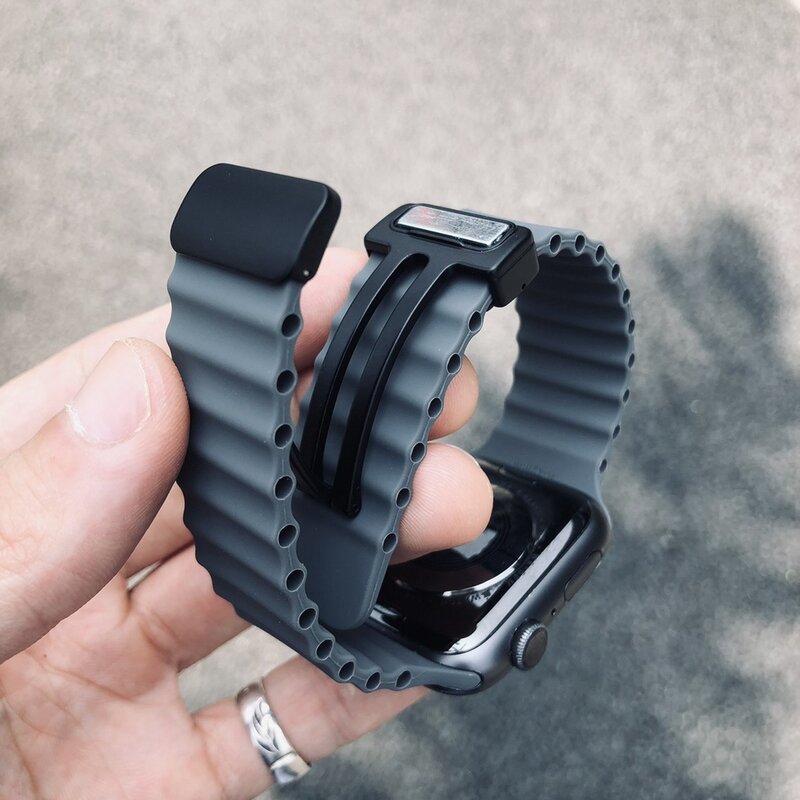 Magnetic Buckle Strap For Apple Watch Band Ultra 2 49mm 45mm 44mm 40mm 41mm 38 42mm Silicone Bracelet iWatch Series 7 6 3 se 8 9