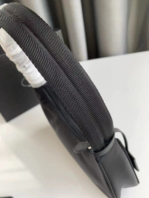 P 2023 новая женская сумка на одно плечо из нейлона с маленьким дизайном