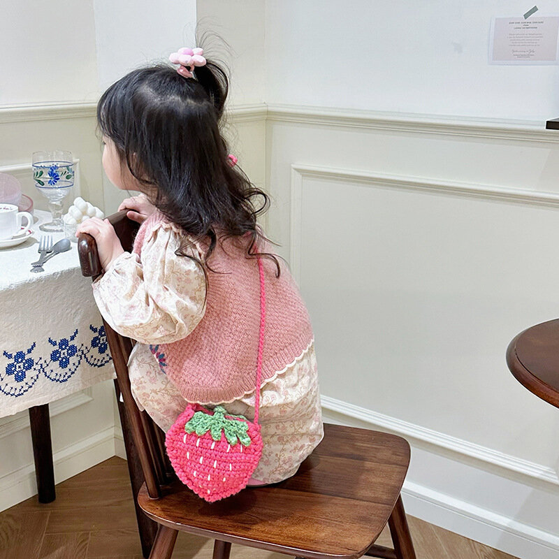 Portamonete in lana per bambini lavorato a maglia fatto a mano borsa a tracolla per bambina carina fragola Mini borsa a tracolla per il tempo libero delle ragazze