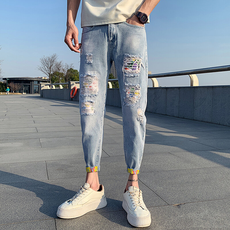 Celana jeans ramping pria, jeans sembilan poin kaki kecil potongan lubang Musim Panas 2024