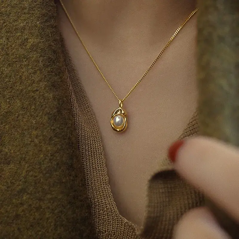 18k Gold Peut Pearl Pendant Necklace com Niche Design, incrustada Shell Clavícula Cadeia para Feminino, moda de alta qualidade