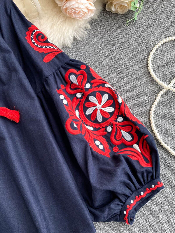 Blusa Retro de estilo nacional para mujer, Blusa bordada con cordones y borlas, cuello en V, manga farol, holgada, combina con todo, PL536