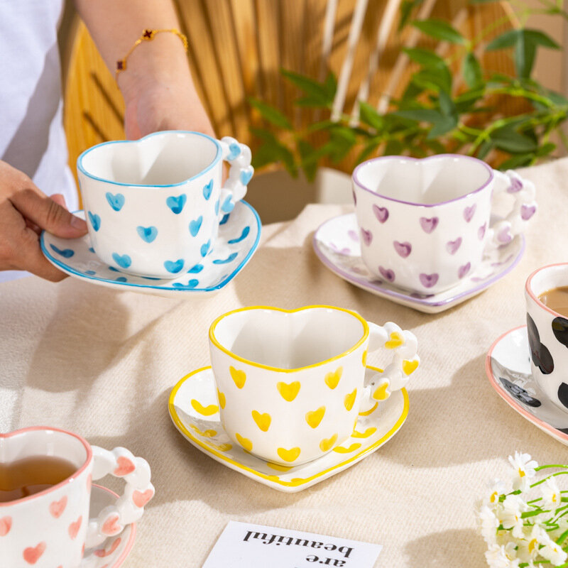 Tazza in ceramica creativa tazza da caffè con nuvole di fiori dipinte a mano con piattino tazza fatta a mano irregolare colazione tazze da tè al latte Set regalo