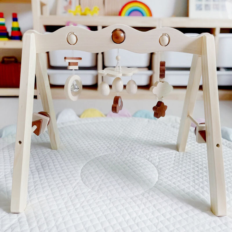 แผ่นรองสำหรับเล่นของเด็กทารกพร้อมที่แขวนตุ๊กตาโครเชต์ของเล่นไม้สำหรับเล่นยิมกิจกรรมออกกำลังกาย