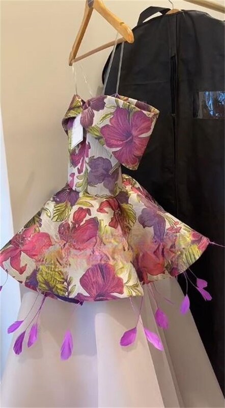 Тюлевые Длинные коктейльные платья трапециевидной формы с цветочным рисунком, рюшами и перьями