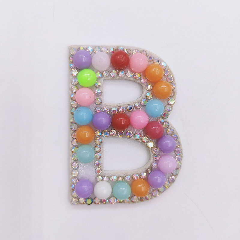26 Pz/lotto A-Z Colorato Bead Inglese Lettera di Alfabeto Sew On Patch Distintivo 3D Fatti A Mano Lettere Toppe E Stemmi Sacchetto Dei Jeans Applique