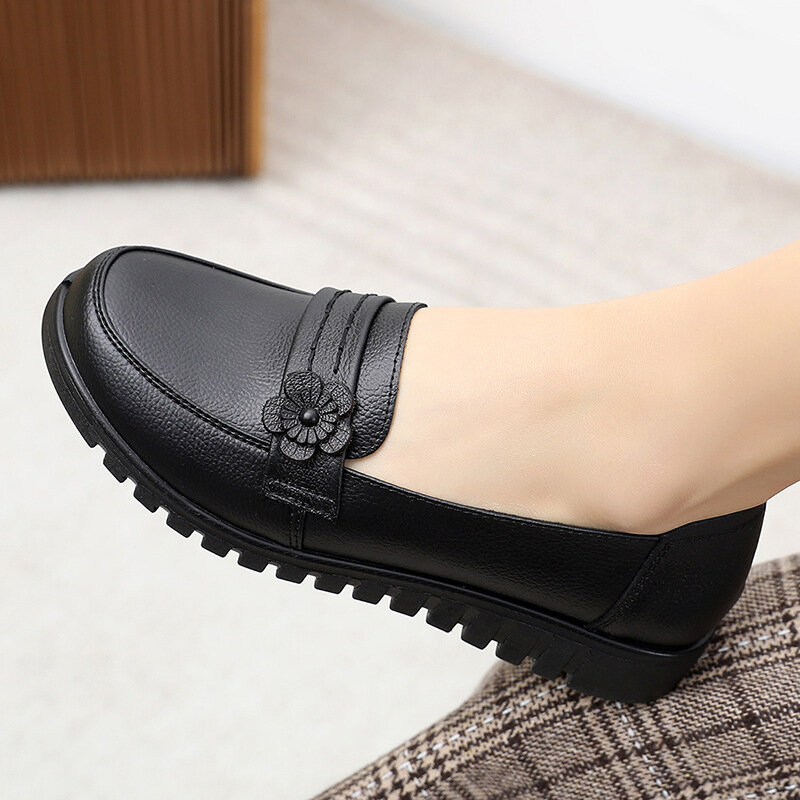 Sepatu pantofel kasual wanita, polos tahan air Slip-On mengemudi mokasin sol Lug dapat dipakai Wedge hak rendah hitam sepatu kantor 42