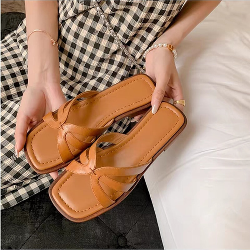 Sandal selop wanita, ukuran 35-40, kulit asli lembut hak rendah musim panas, sepatu pantai kasual rumah sandal luar ruangan 2024